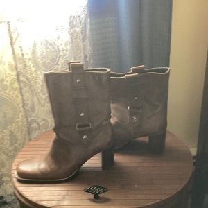 Brown leather slip in boots, great for dress or pants !!